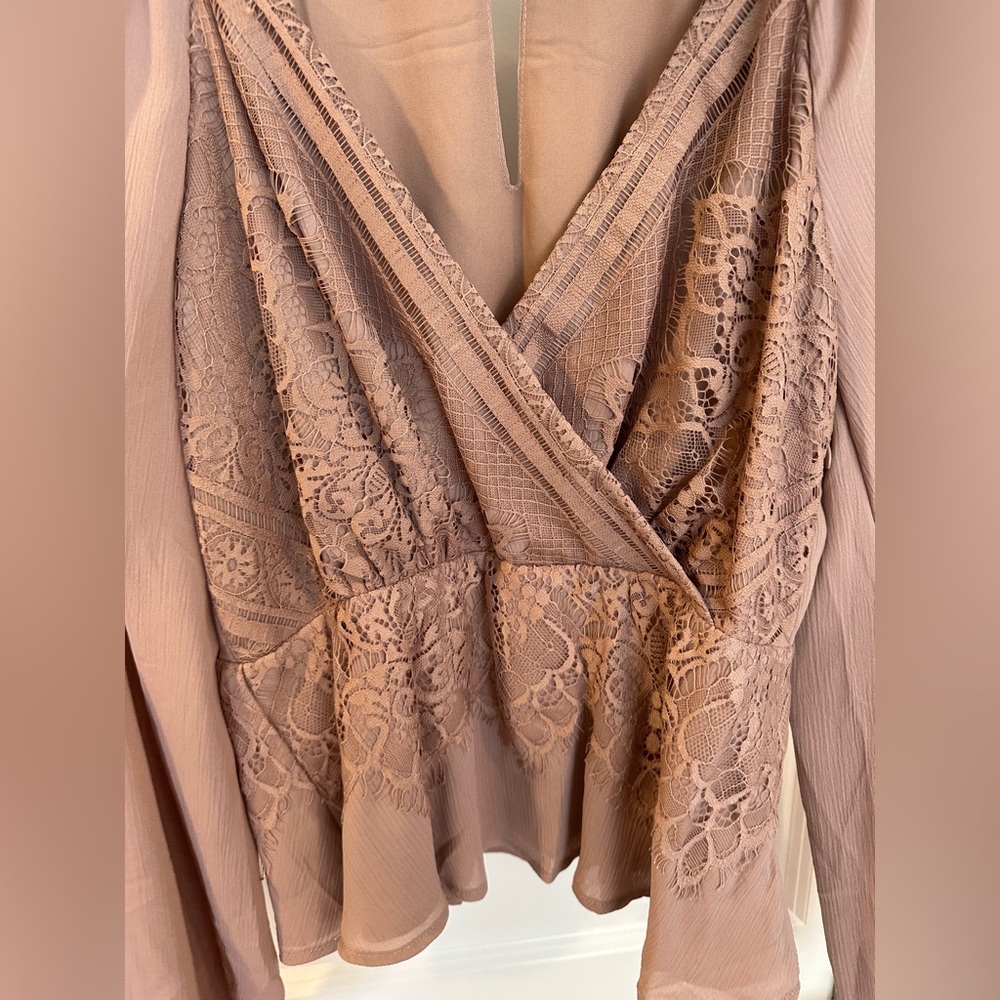 Lulu's Mauve-Pink Lace Surplice Peplum Blouse - Picture 4 of 8